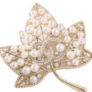 Elegant Gold and Pearl Leaf Brooch